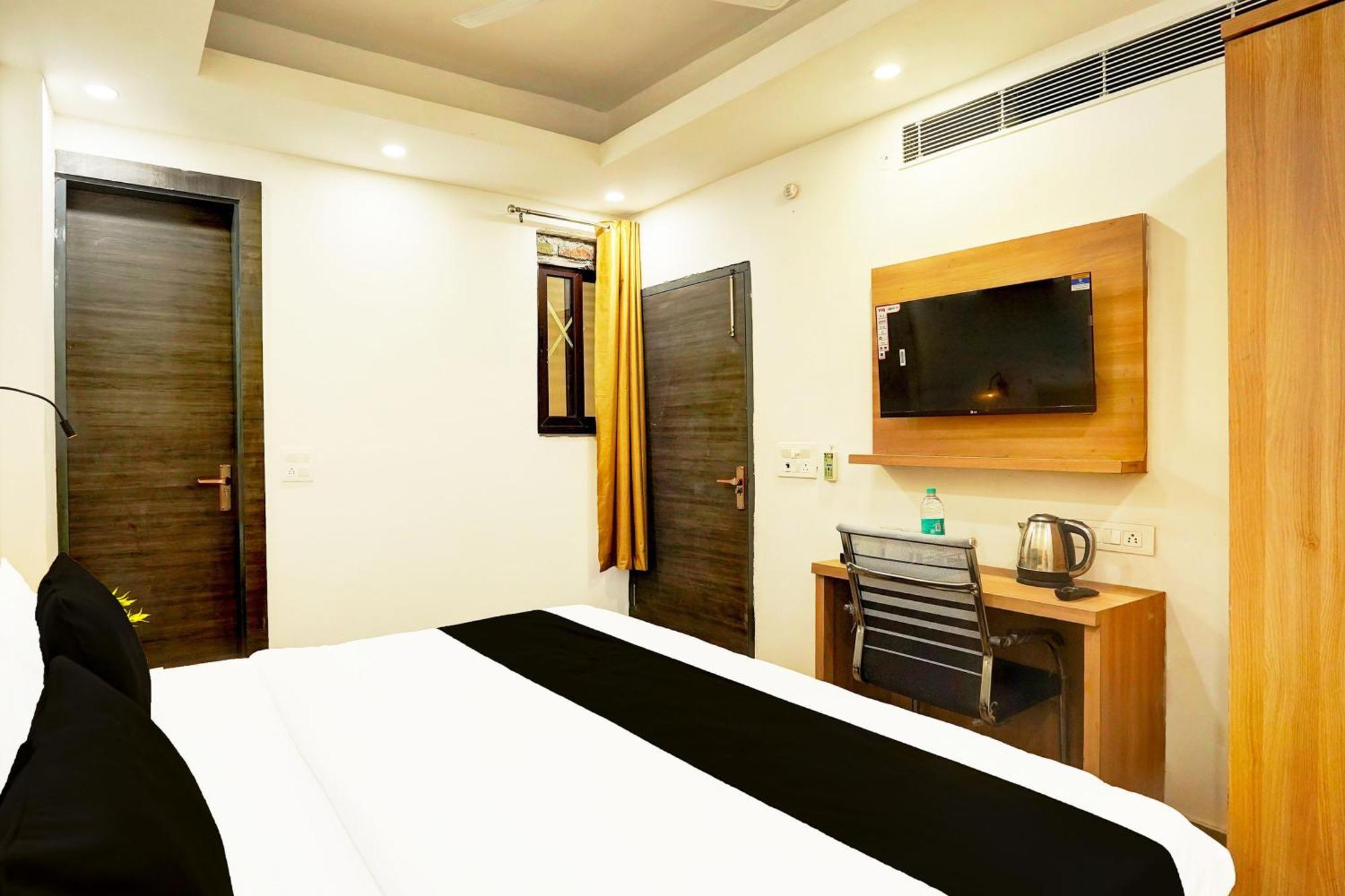 Hotel Super Townhouse Sector 104 Noida Exterior foto