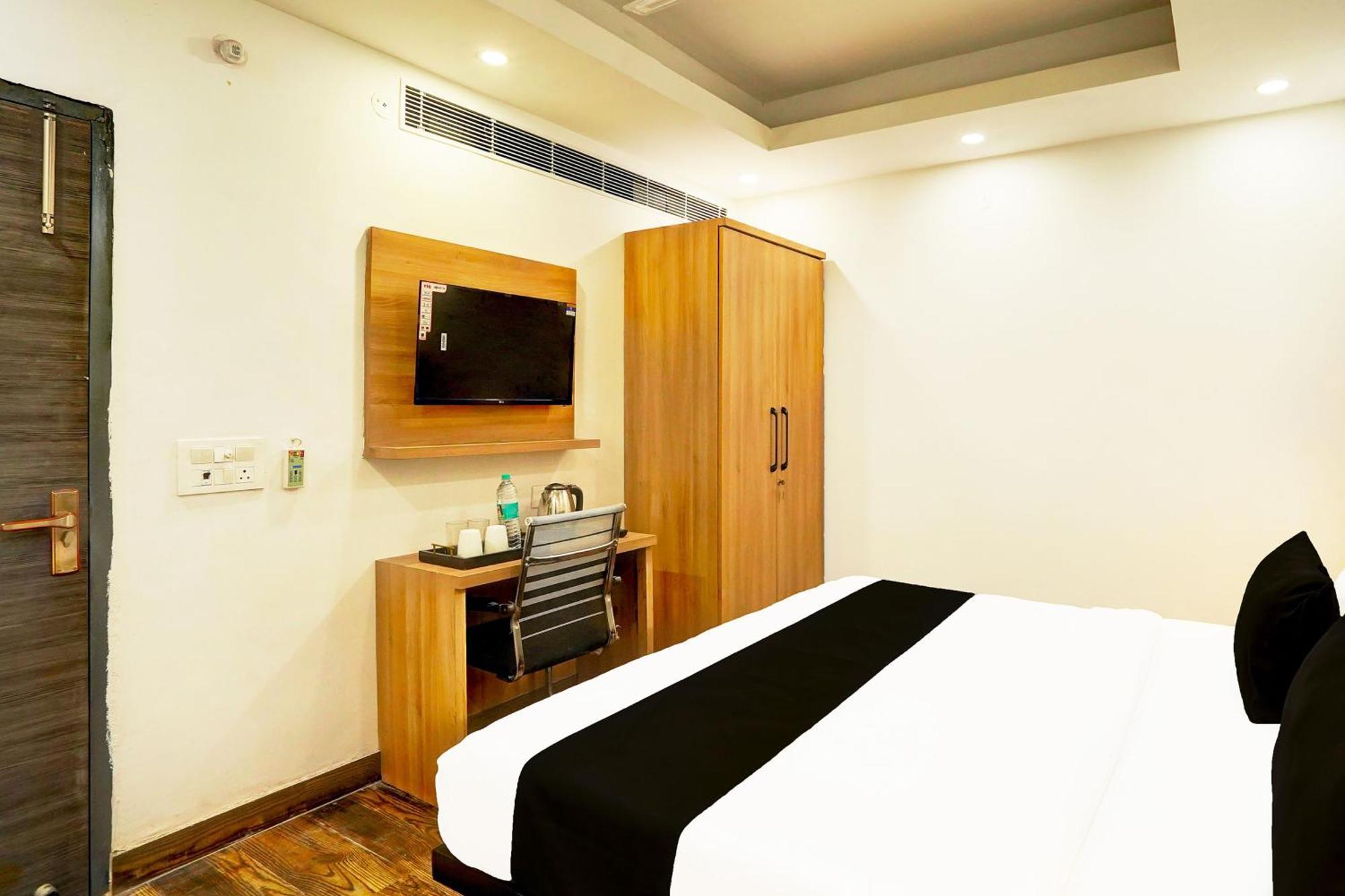 Hotel Super Townhouse Sector 104 Noida Exterior foto